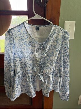 SHEIN White and Blue Floral Ruffle Tie-Front Blouse